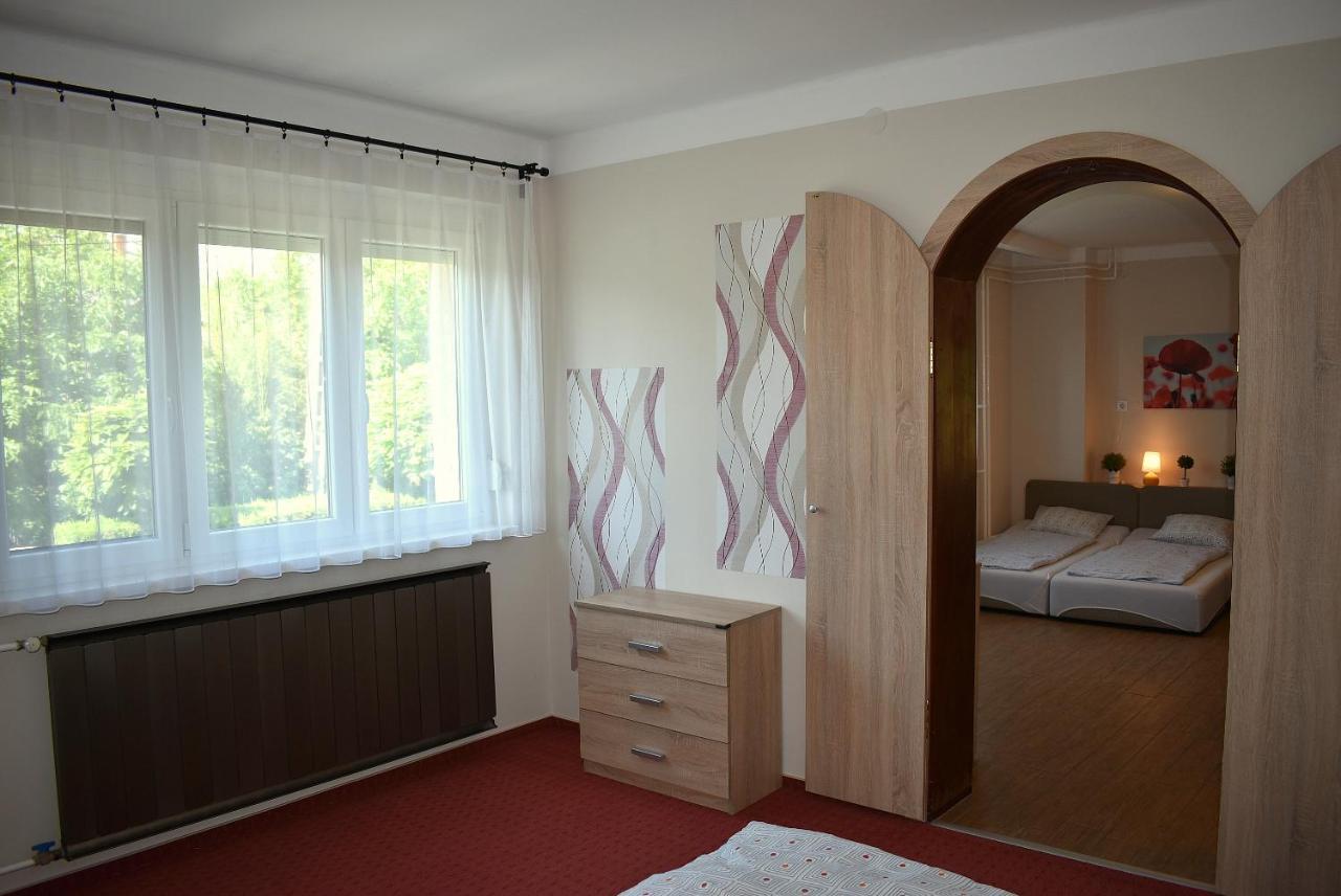 Tanay Vendeghaz Villa Balatonfured Exterior photo