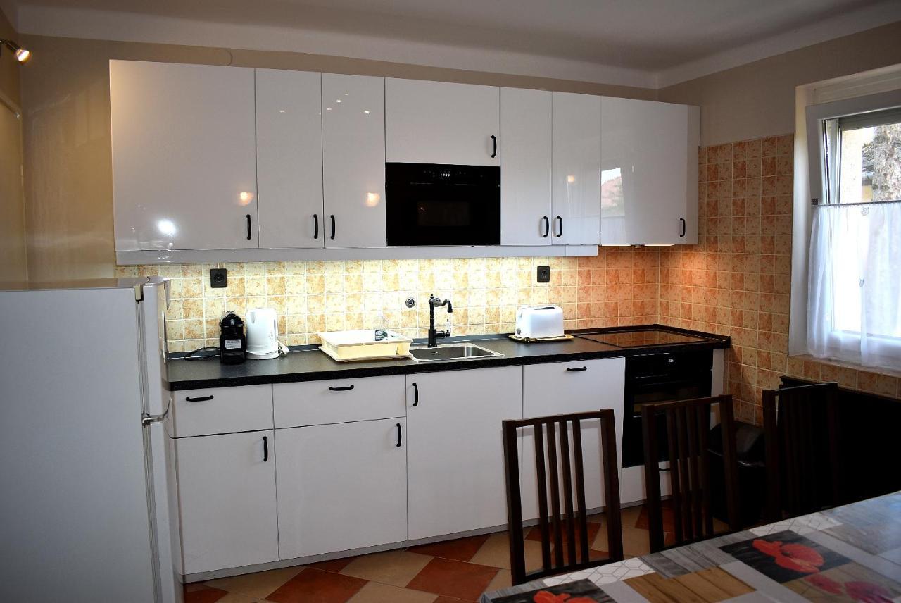 Tanay Vendeghaz Villa Balatonfured Exterior photo